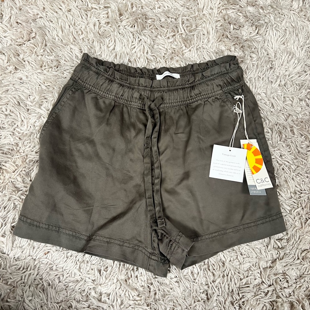 SOFT GREEN CARGO SHORTS